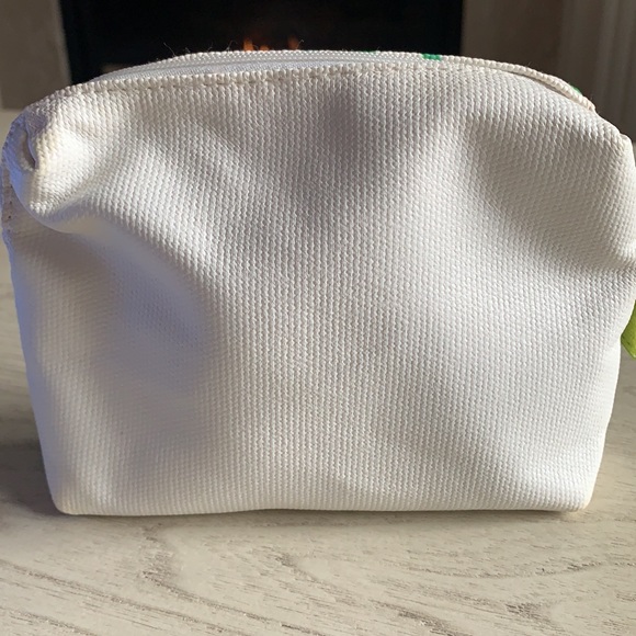 Two new La Mer makeup bags - Picture 3 of 8